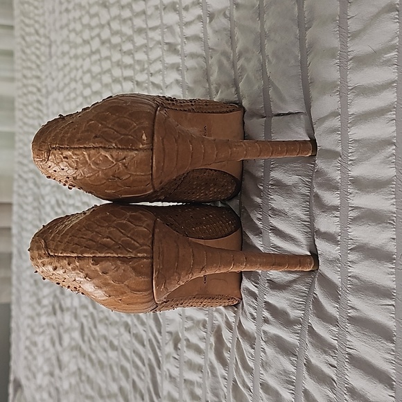 Nude snake skin texture heels - Picture 3 of 7